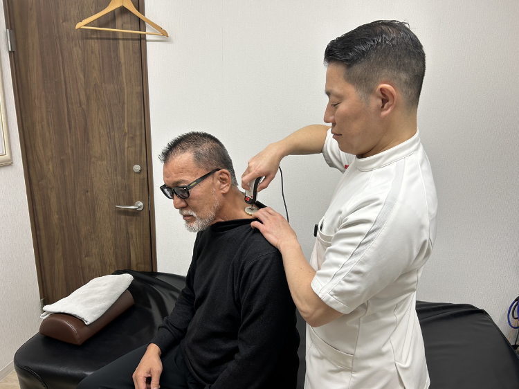 蝶野正洋氏施術写真